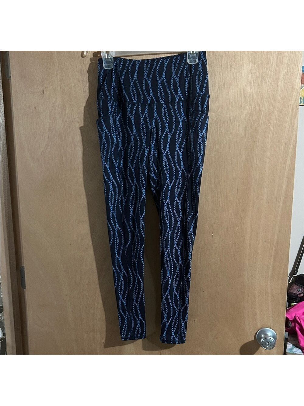 NWT Chico's Zenergy Black and Blue Leggings